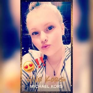 Meet your Posher, Arella