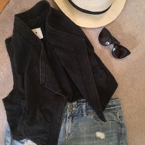 Black cotton vest
