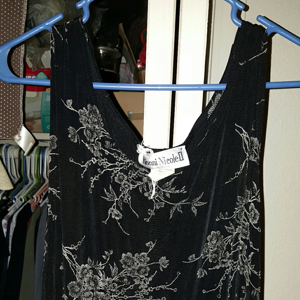 🎉🌟PRICE REDUCED🌟🎉Black and white Maxi size 32