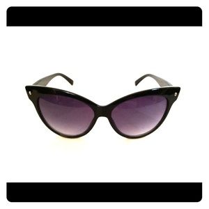 Cat eye sunglasses