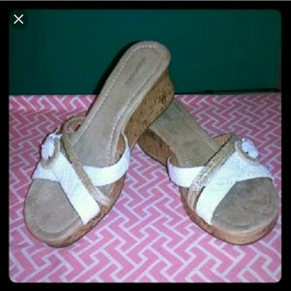 Maurices size 11 white/cream wedge sandals