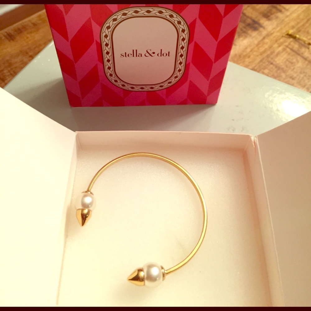Gold Stella & Dot bracelet