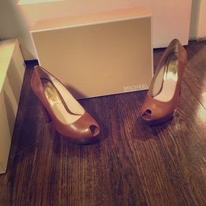 Michael Michael Kors Lesly Pump, size 7.5