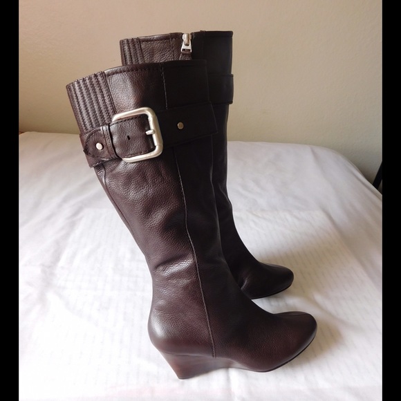 Leather! Sensational Burgundy Wedge Boots W/Buckle - Picture 1 of 4