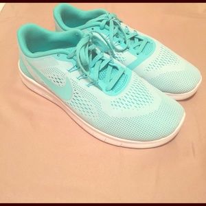 🎉SALE🎉 Mint Nike Free RN! Sz Yth 7 (women's 8.5)