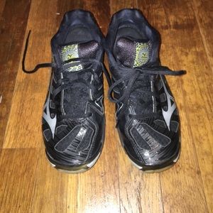 Mizuno volleyball shoes