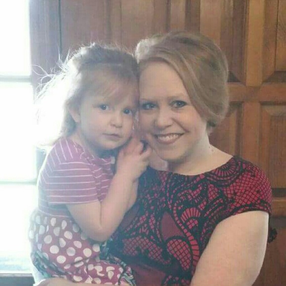 Meet your Posher, Julie - Picture 2 of 2