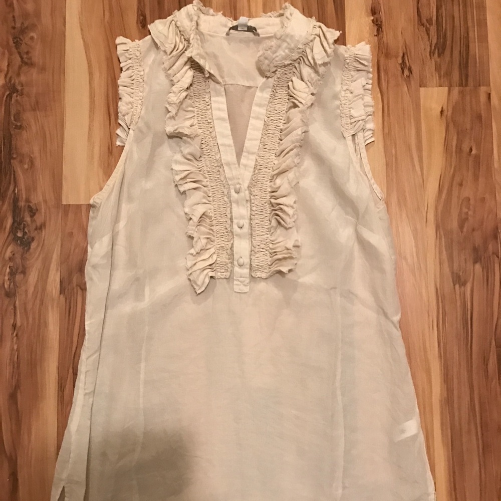 Gap ruffled sleeveless shirt