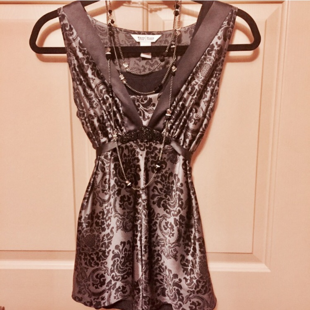 SOLD!!!       💝White House Black Market Beautiful Silk Blouse💝