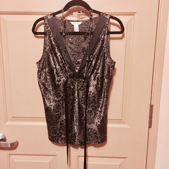 SOLD!!! 💝White House Black Market Beautiful Silk Blouse💝 - Picture 6 of 7