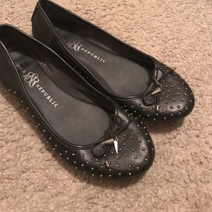 Rock Republic ballet flats
