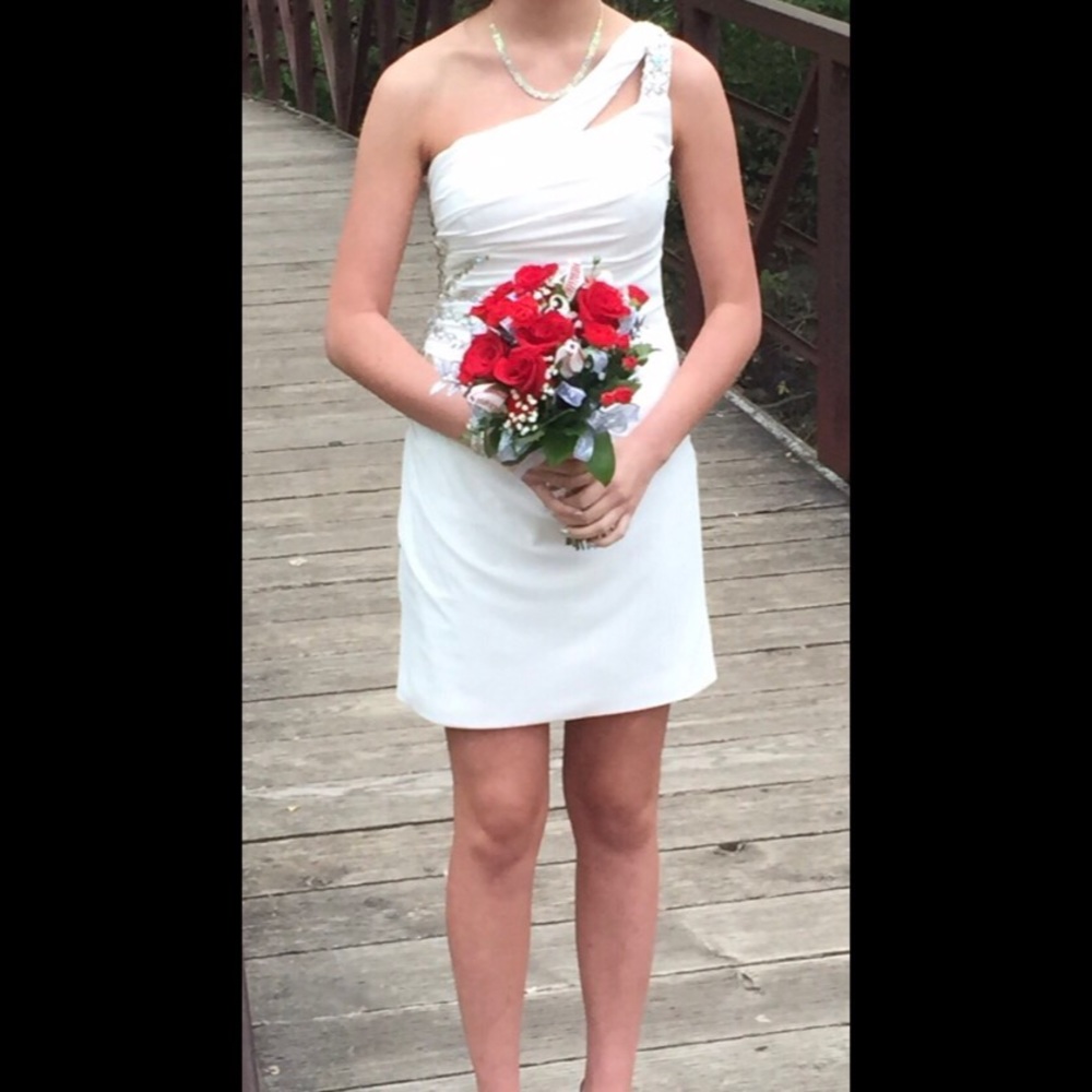 semi formal dress. Only worn once. Make an offer😊