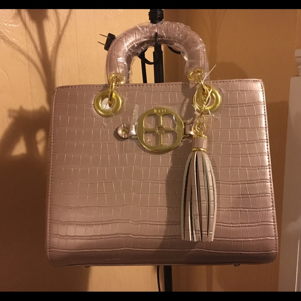 🔴SALE🔴 IMAN Global Chic Croco-Embossed Handbag