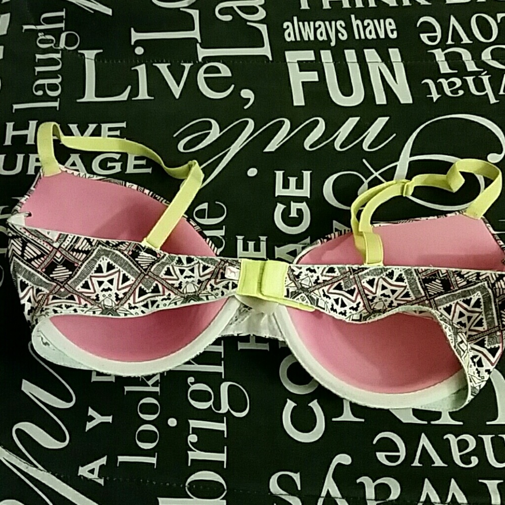 Pink bra - Picture 3 of 4