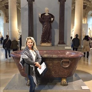 Meet your Posher, Magdalini