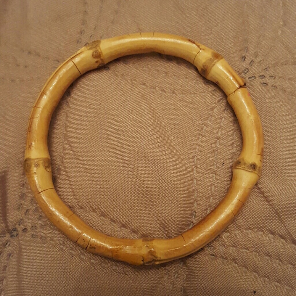 😊 FREE WITH ANY PURCHASE 😊 Pretty bamboo bangle