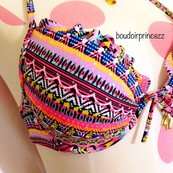 ❤ FINAL SALE VS Fabulous geo BIKINI TOP - Picture 2 of 4