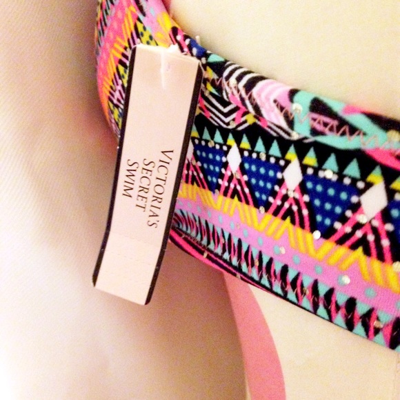 ❤ FINAL SALE VS Fabulous geo BIKINI TOP - Picture 4 of 4