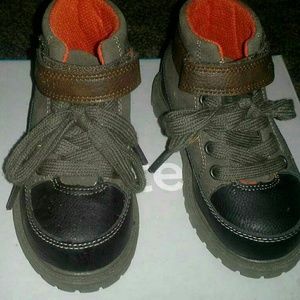 Size 7 brand new Carter's boots