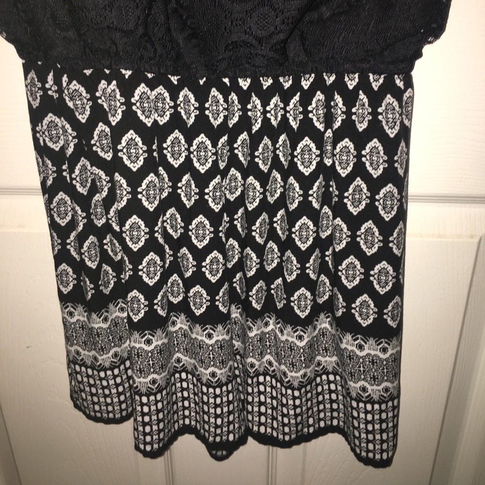 Romper - Picture 3 of 4