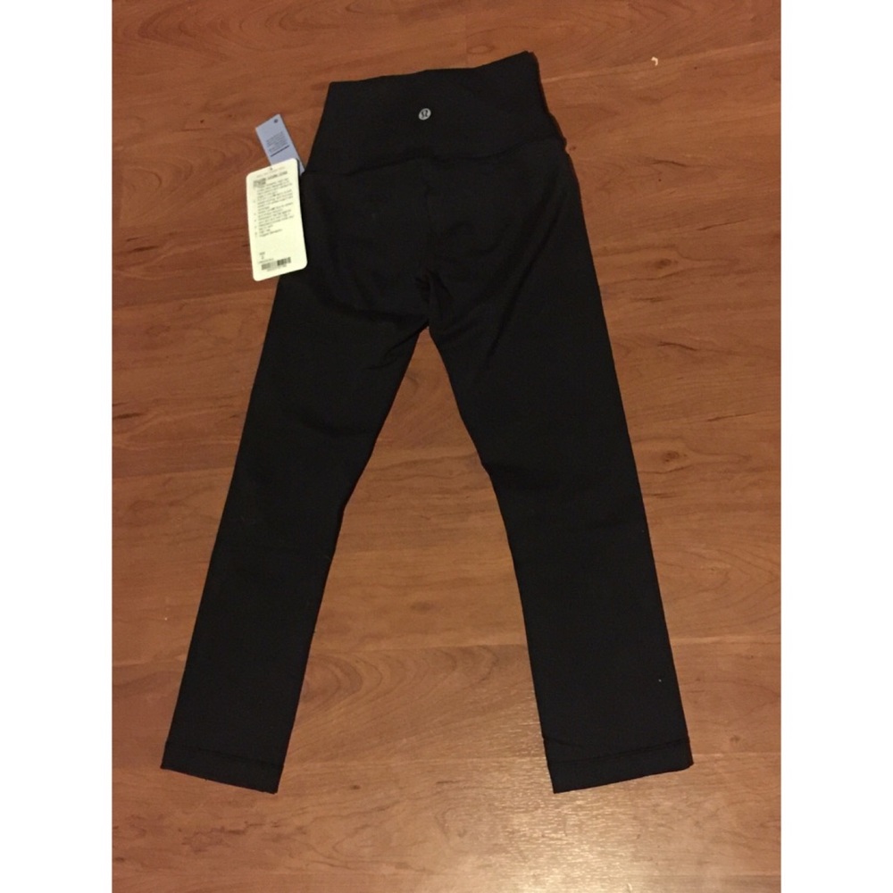 NWT Wunder Under Crop High-Rise Crops