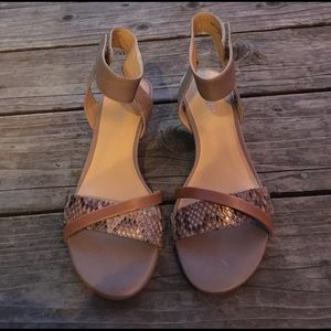 Women's Nine West Multi Colored Low Wedge Size 6