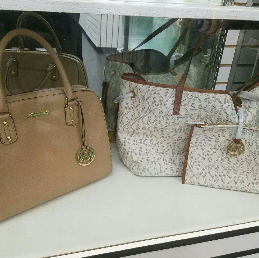 2 purses
