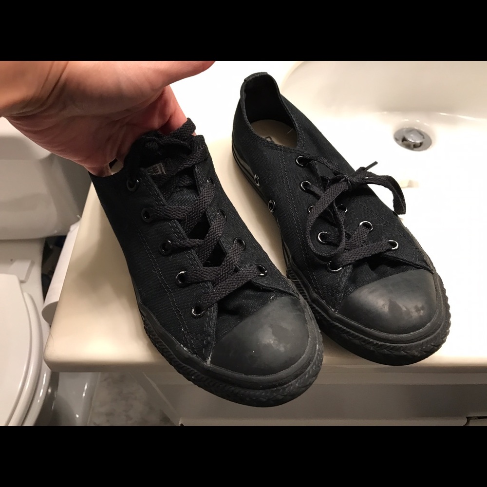 All black converse kid sz 3, women's 5.5
