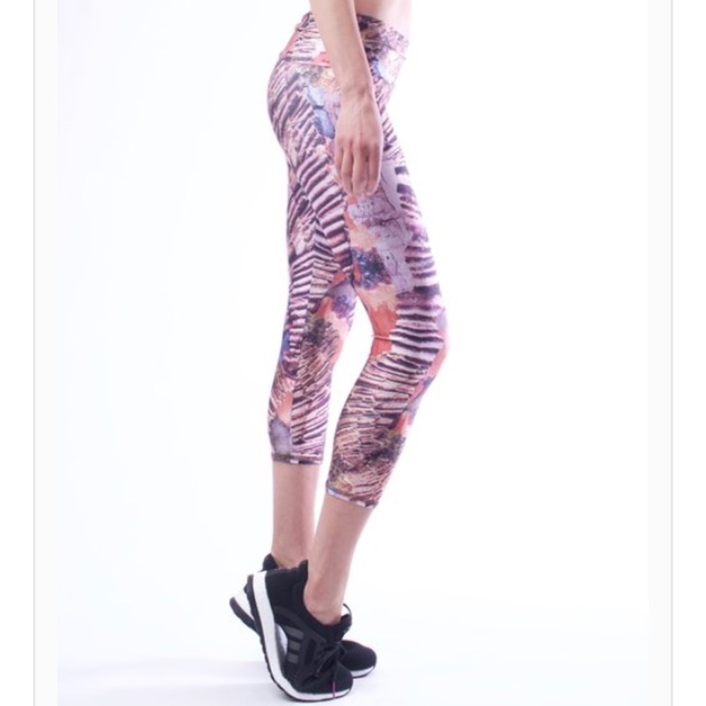 Emily Hsu Yoga Marbled Floral Leggings (NWT!)