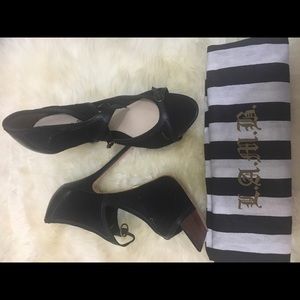 NEW! L.A.M.B. Black platform lace design shoes