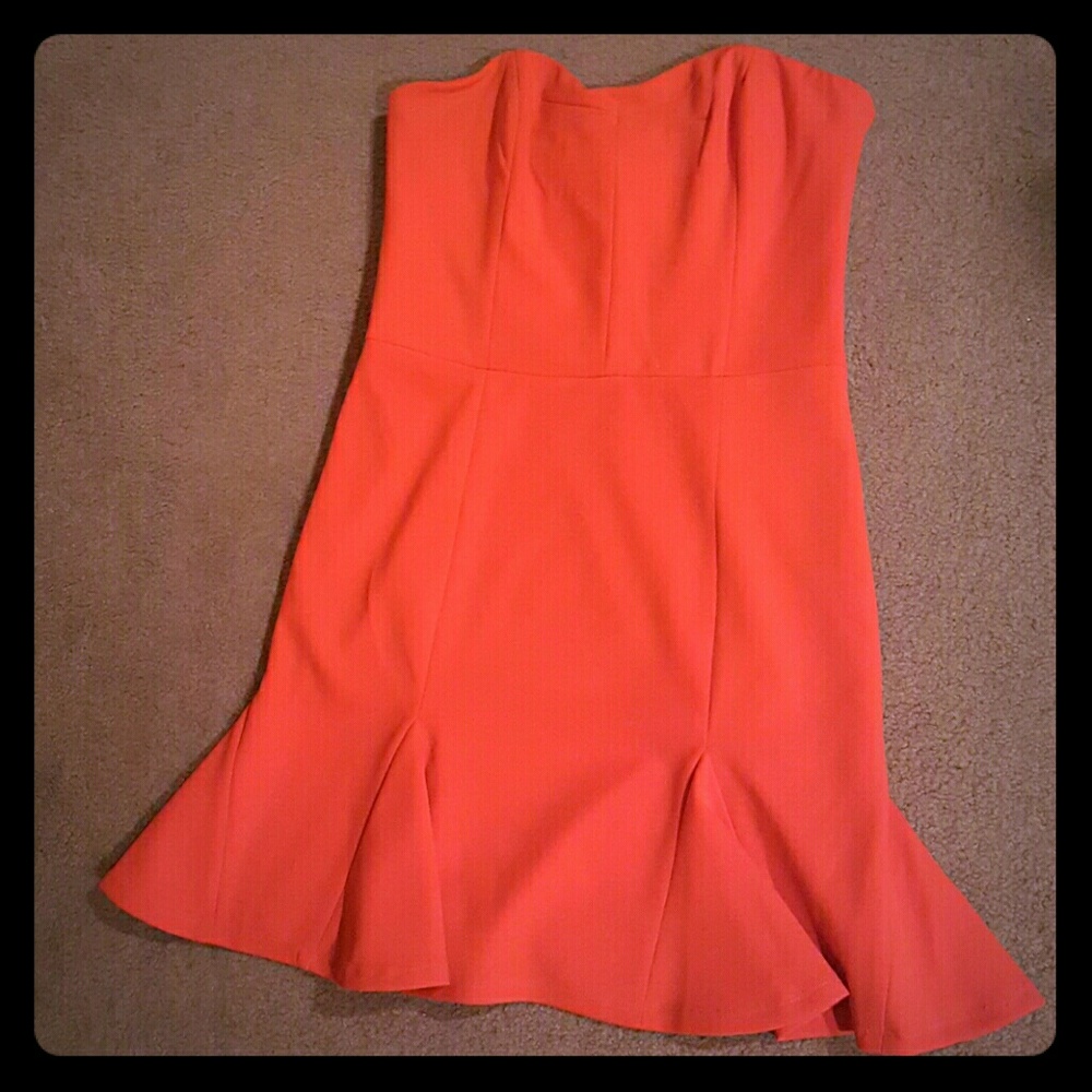 Gianni Bini strapless mini dress