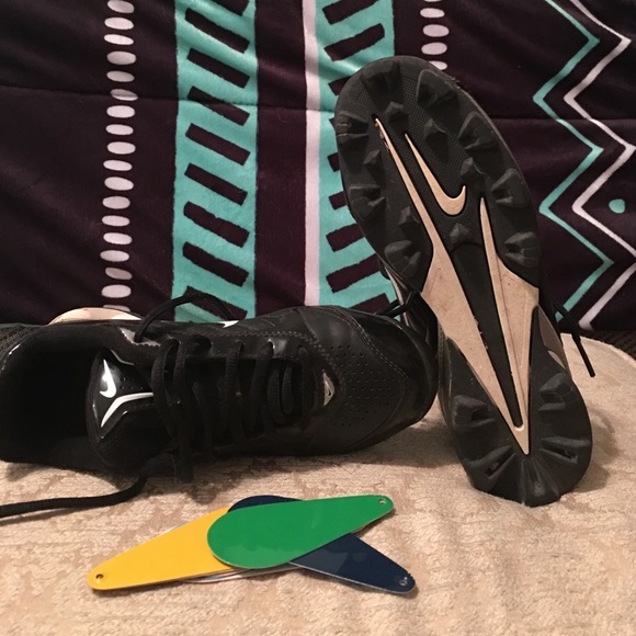 Nike kids cleats - Picture 2 of 4