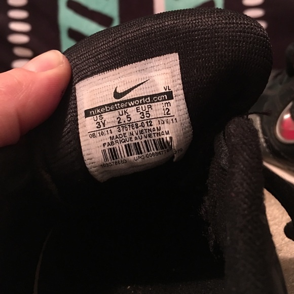 Nike kids cleats - Picture 3 of 4