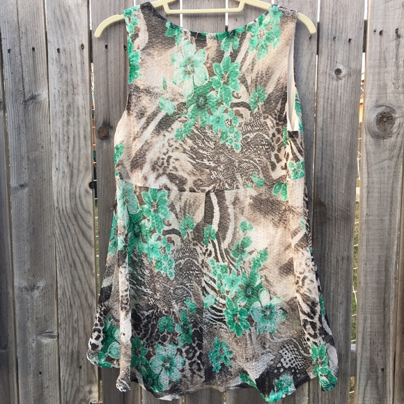 Jennie & Marlis Tank Blouse. - Picture 2 of 3