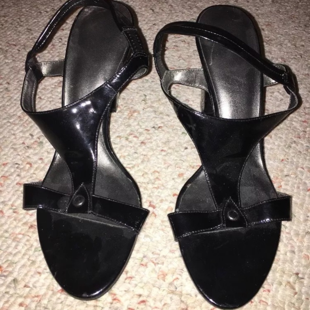 Nice never used Nine West chunky heel sandals