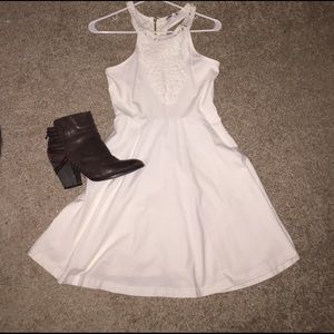 White petite dress from express. Only worn once.
