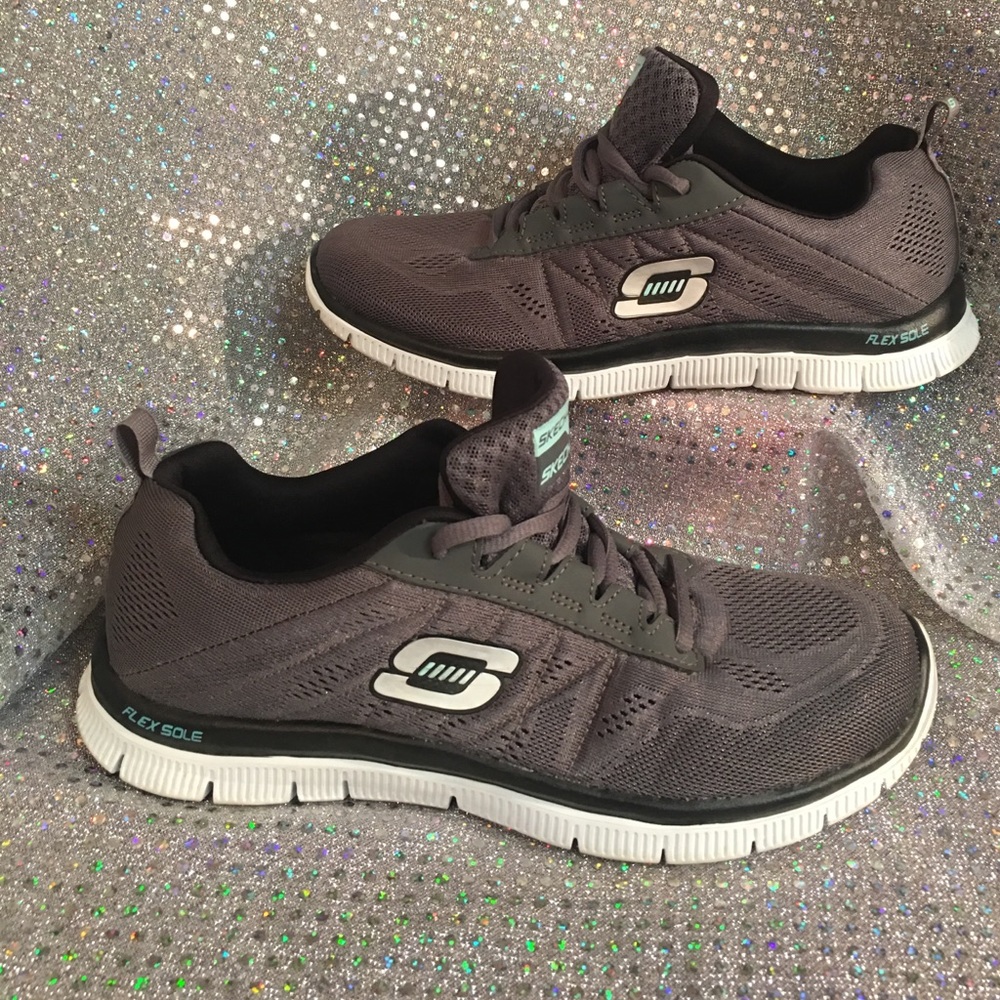 SKECHERS SKECH-KNIT 👟MEMORY FOAM‼️1HOUR SALE‼️✨