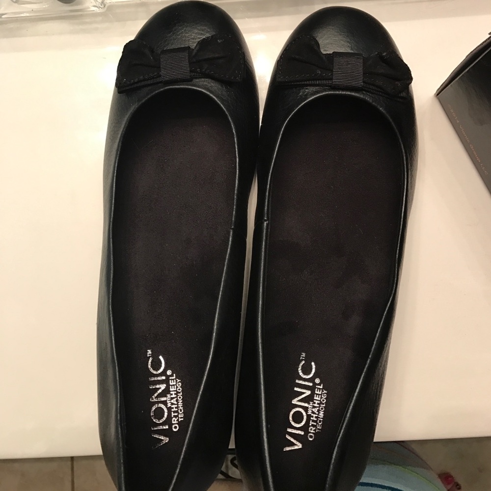 Vionic Lydia black wedges with cute bow. NIB sz 9
