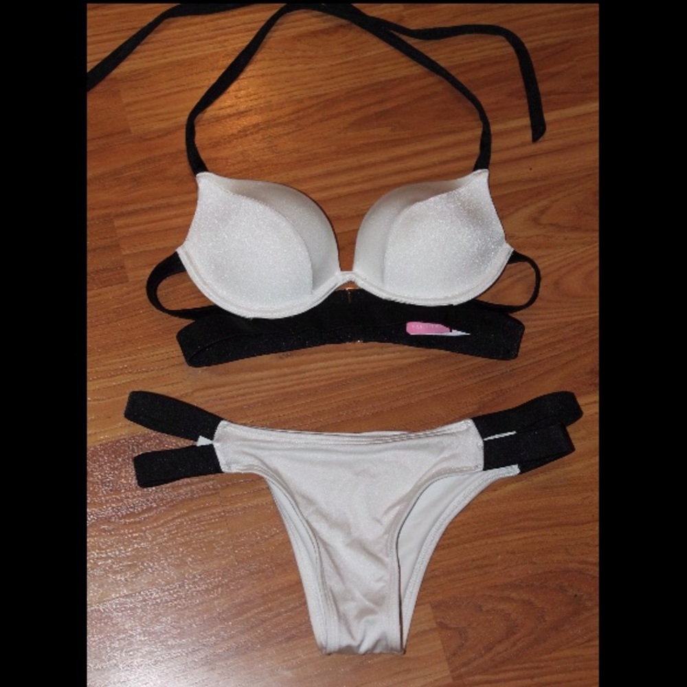 Victoria's Secret swimsuit top only. 34 A. PUSH UP