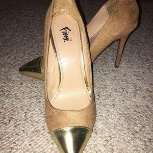 Fioni stilettos nude pumps 91/2 wide