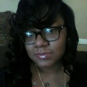 Meet your Posher, Dominique