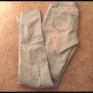 ripped lightwash jeans
