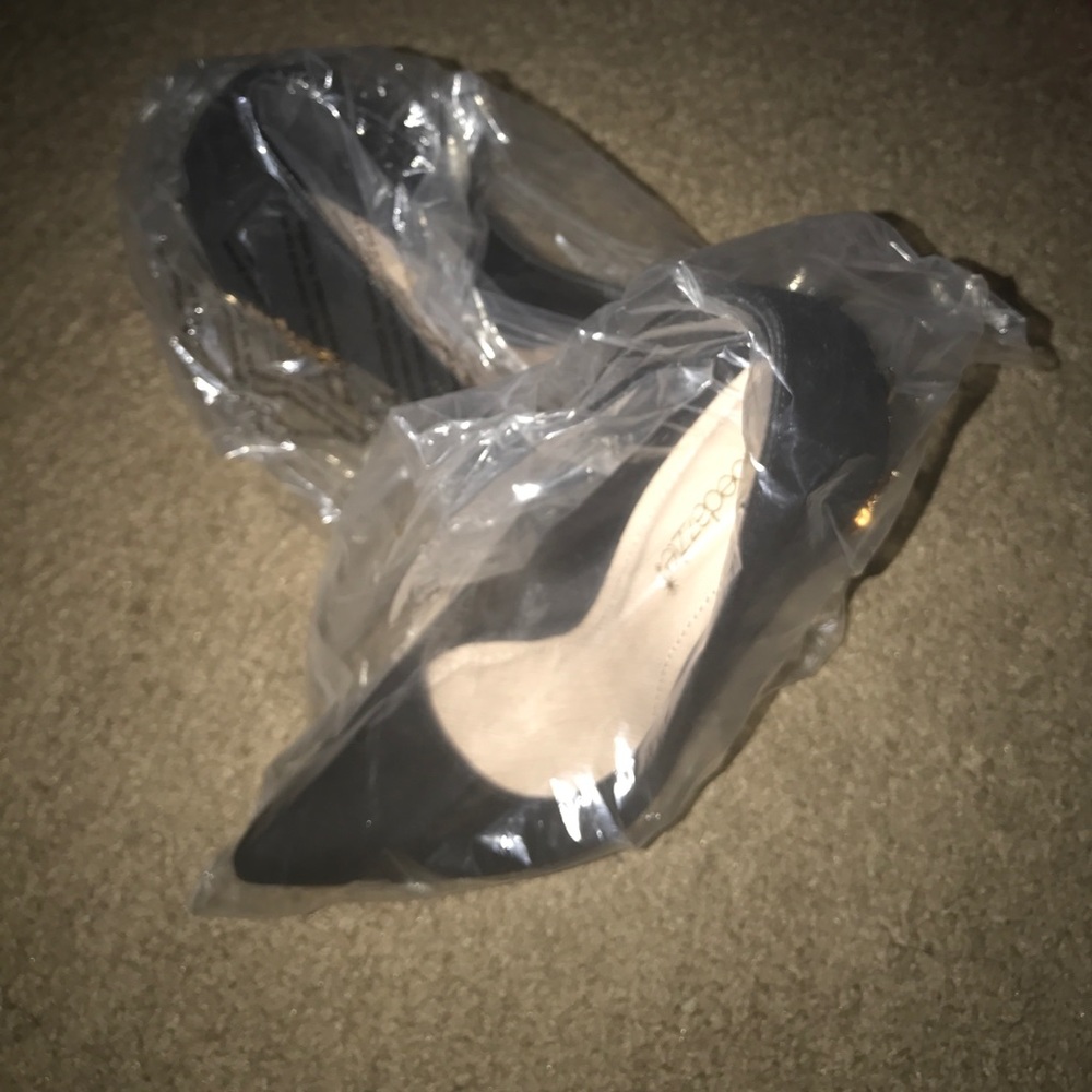Shoes. (Cash app only)