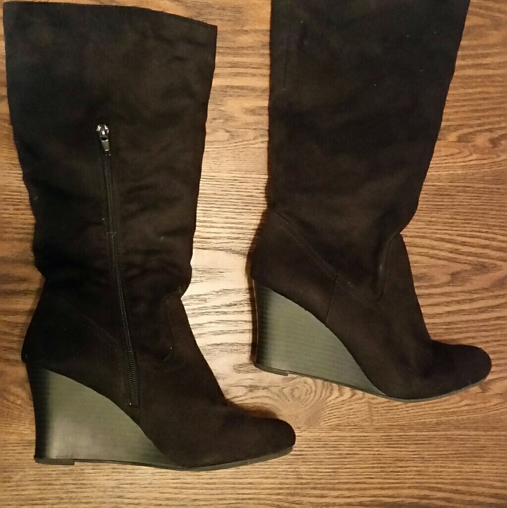Black wedge boots