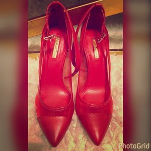 Sexy red pumps with ankle strap 😻