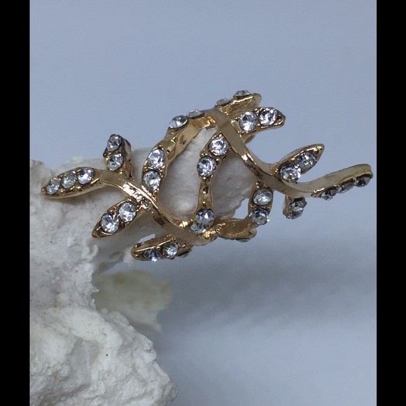 Gold tone ear cuff - Picture 3 of 3