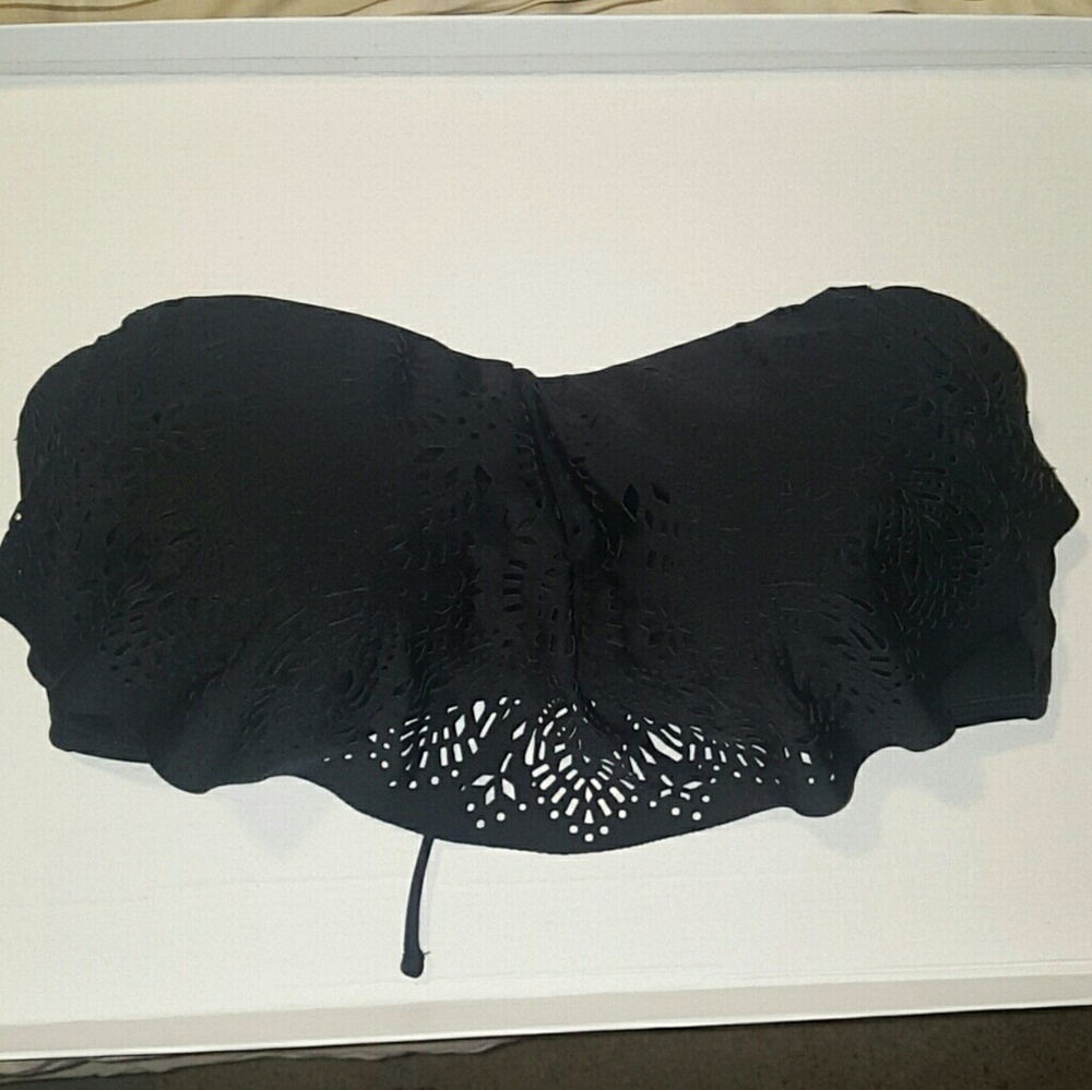 Black strapless bikini top
