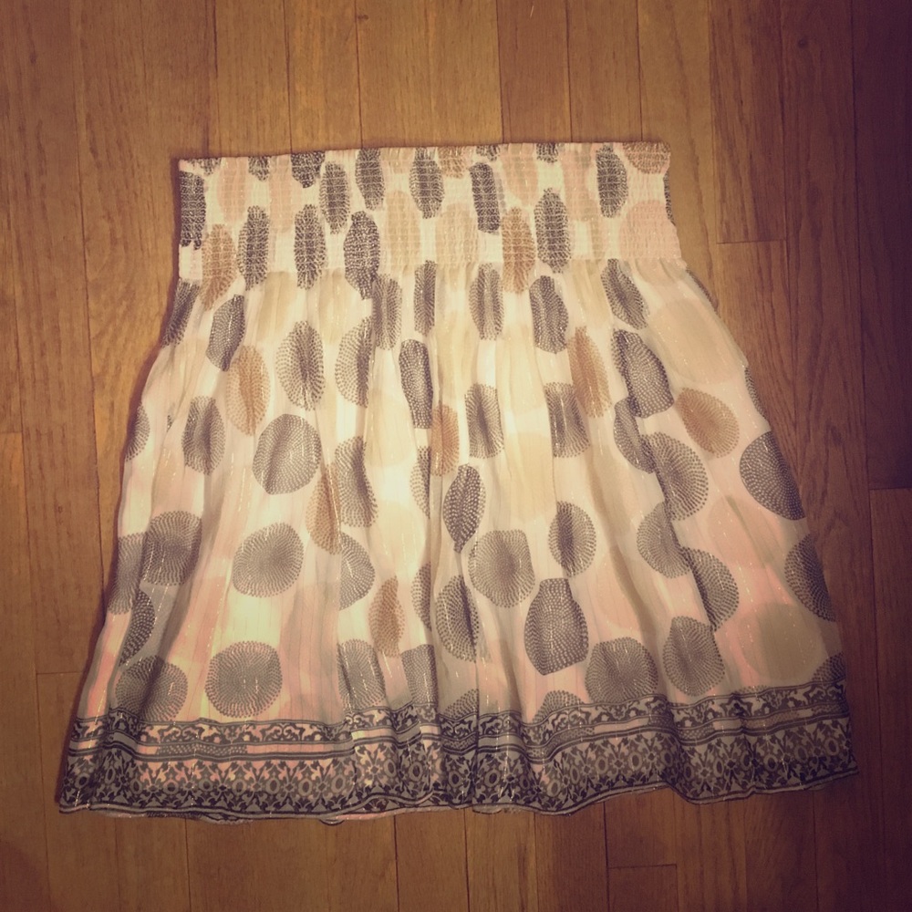 Stunning White House Black Market skirt - medium