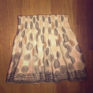 Stunning White House Black Market skirt - medium