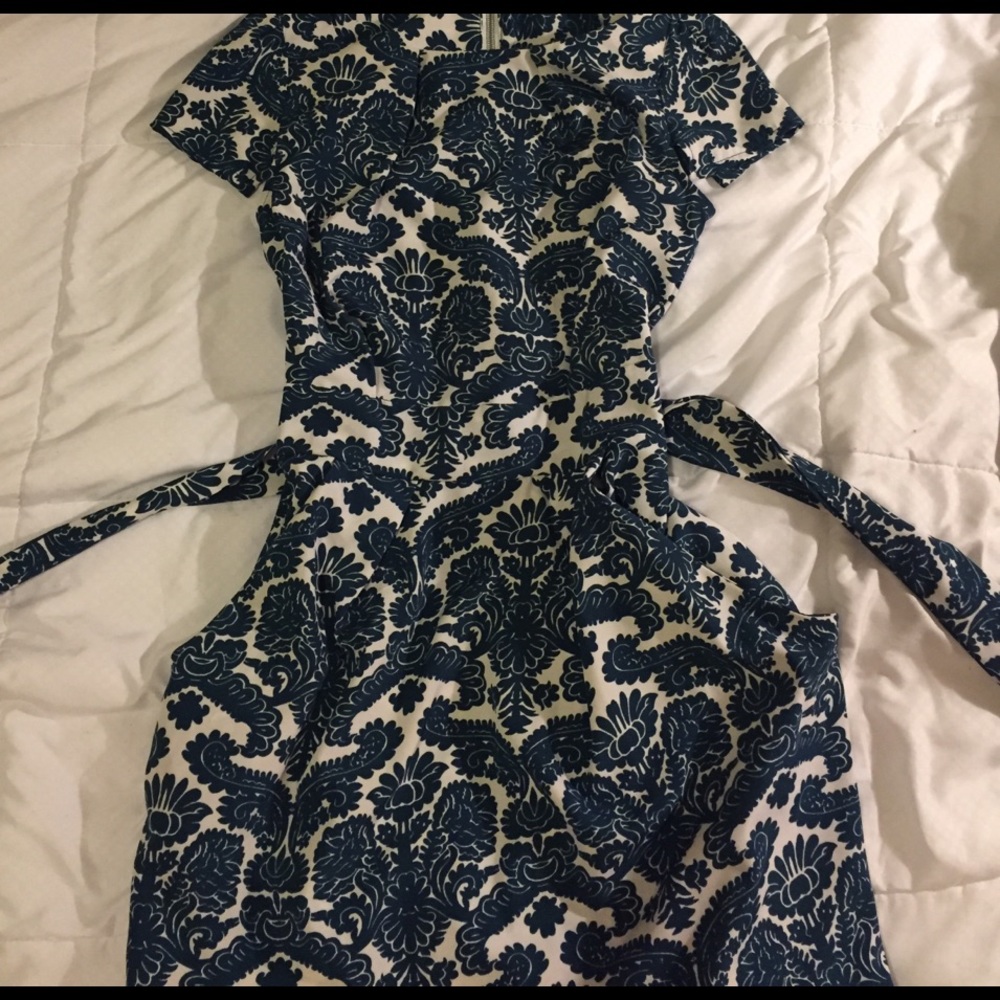Elegant green patterned dress. Worn once!